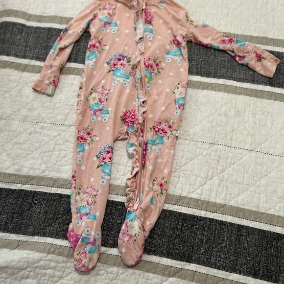 Pink Skates Posh Peanut Footie - Picture 1 of 3